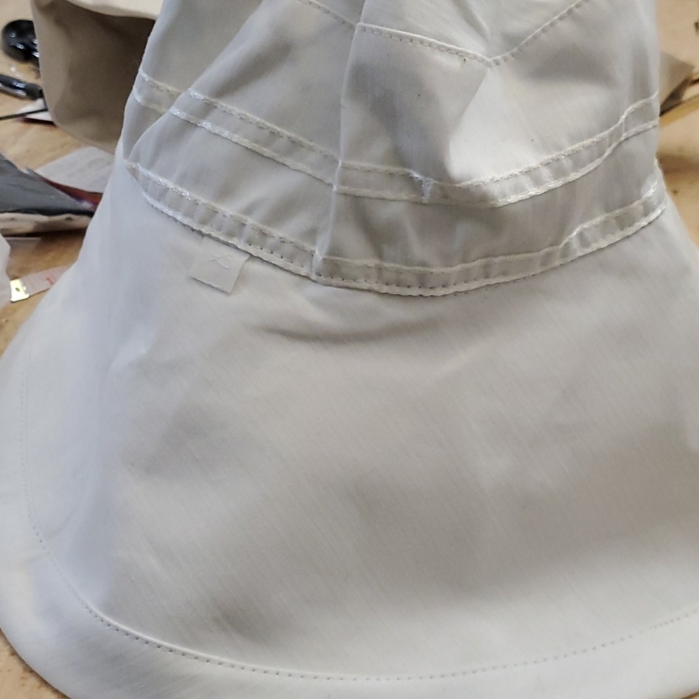 Women new white comfy / gorgeous hat
